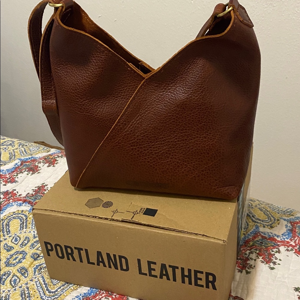 NWOT Portland Leather Naomi Shoulder Bag - Small Nutmeg